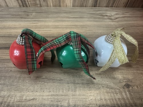 Avon pretty sleigh bell - avon,